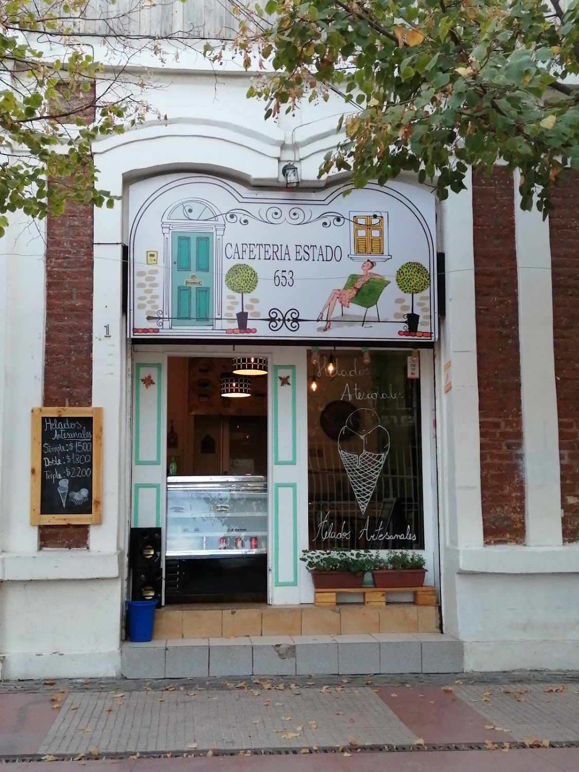 Fachada de Cafetería Estado en el Paseo Estado
