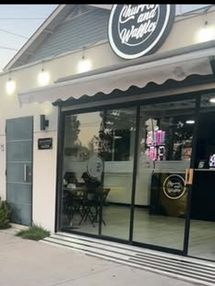 Fachada de Churros and Waffles en Los Suspiros, San Bernardo