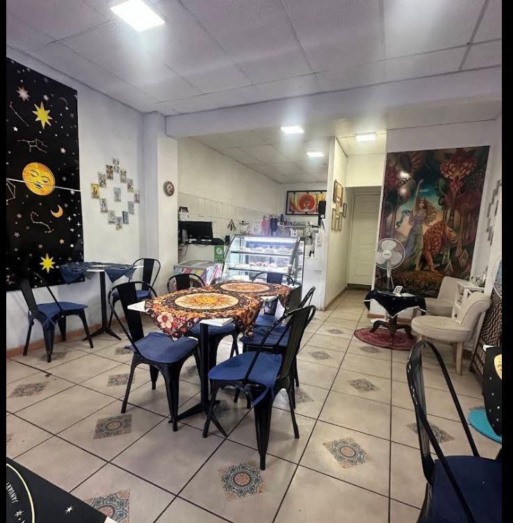 Interior de Cafetería Astrológica Sidarta